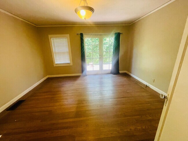 Building Photo - Gorgeous 3bed/2bath home in East Sac