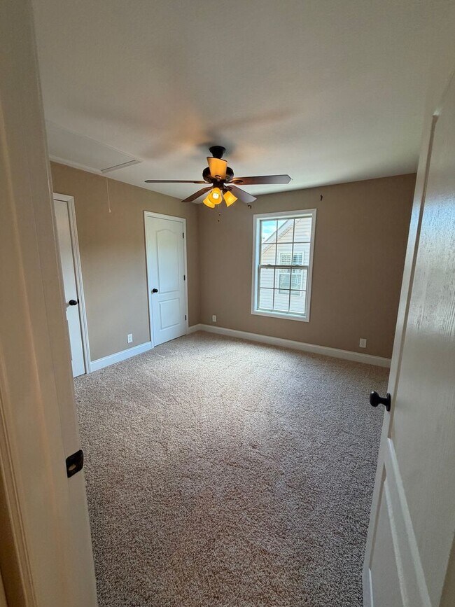 Building Photo - 266 Turnberry Circle