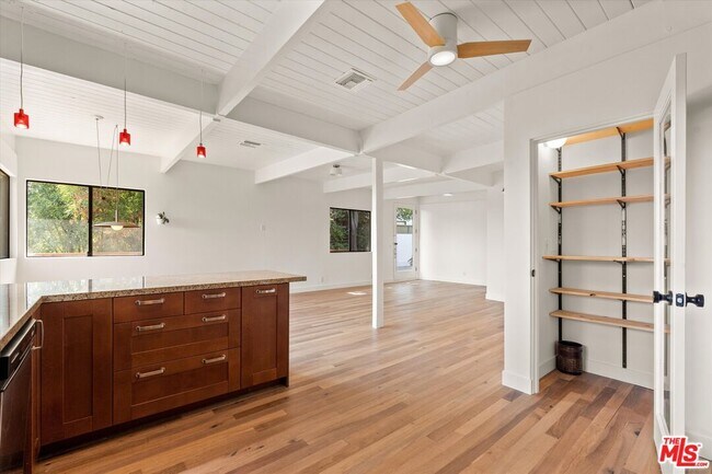 Building Photo - 4950 Marmol Dr