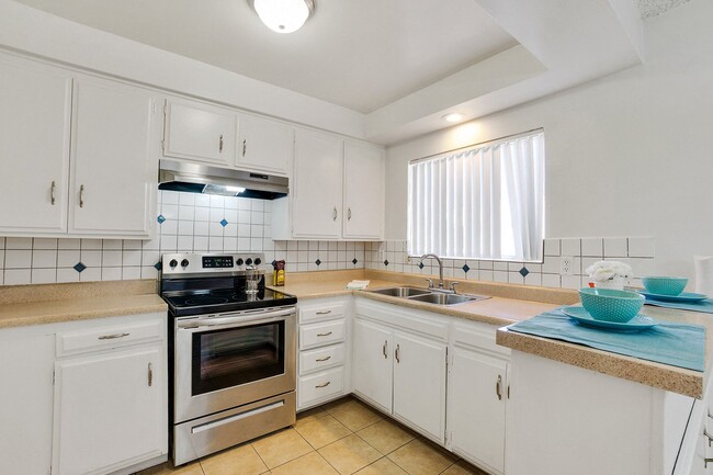 Primary Photo - Nordhoff Apartments