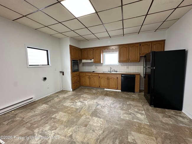 Building Photo - 732 Main St