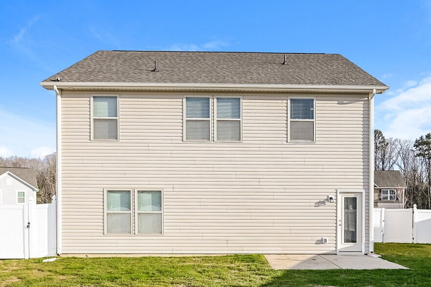 Building Photo - 3343 Saddlebrook Dr