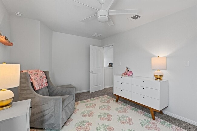 Building Photo - 137 Red Sun Dr