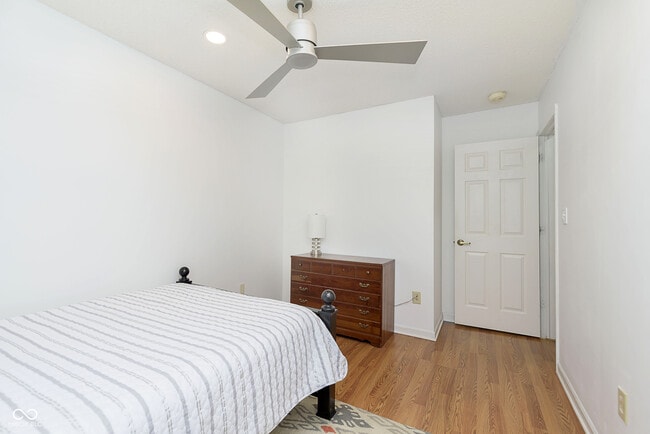 Building Photo - 266 E Pine Ridge Dr