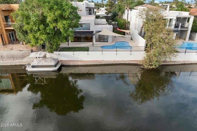 Building Photo - 7613 E Vía Del Reposo