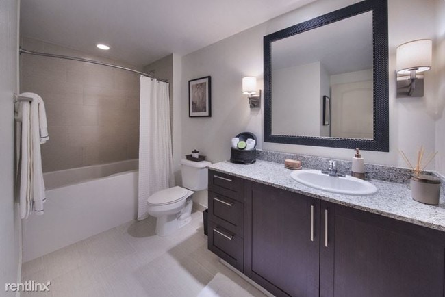 Building Photo - 19255 NE 10th Ave