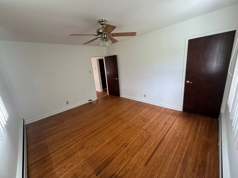Building Photo - 410 Paoli Ave