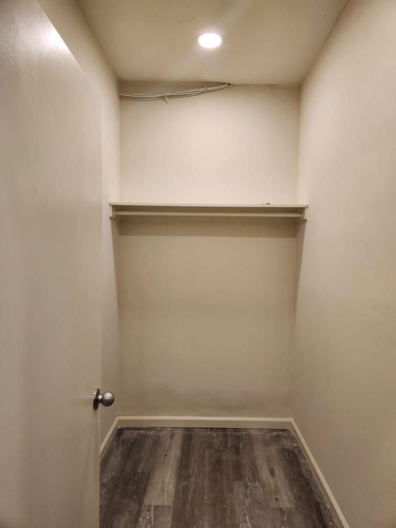 Interior Photo - 570 Boden Way