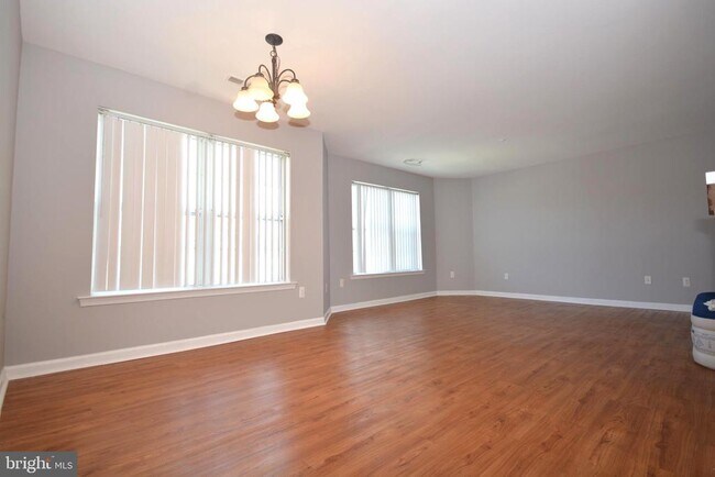 Building Photo - 2011 Starlight Ln