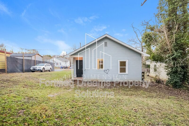 Building Photo - 918 Camel Ave