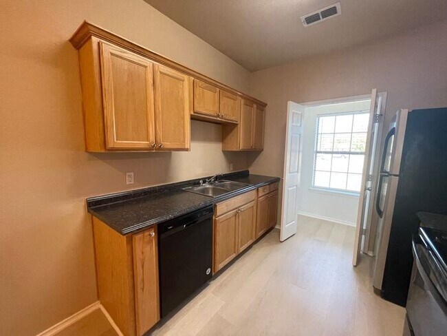 Building Photo - ((FREE RENT $$$))) (((3/2)))Duplex Home @ Perfect Weatherford Location~ CHARMING Country Setting~...