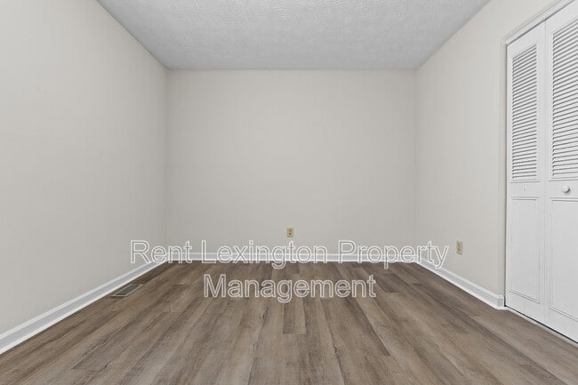 Building Photo - 3609 Sundart Dr