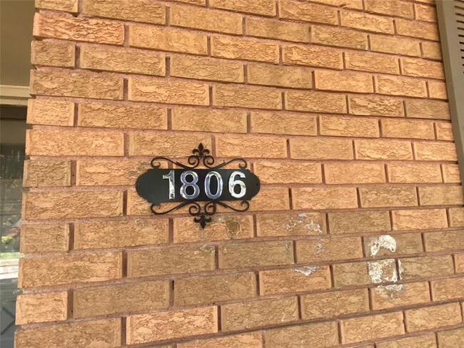 Building Photo - 1806 Robin Ln