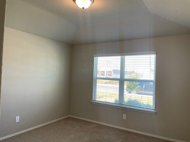 Building Photo - Beautiful 4x2 Rental Home in NBTX!