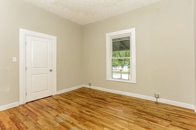 Building Photo - 404 N 15th St