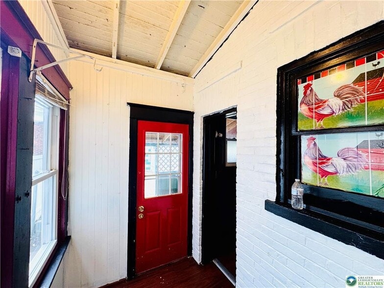 Building Photo - 637 N Penn St