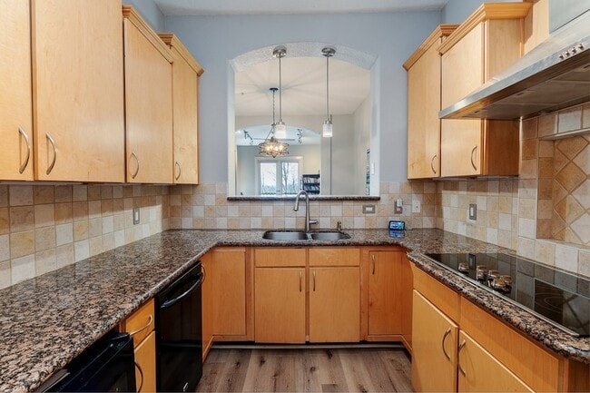 Building Photo - 2600 Hillsboro Pike