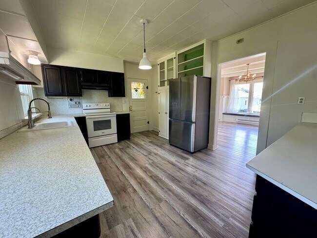 Building Photo - Charming Craftsman in Bandon Heights | 3 Bed / 2 Bath | Ocean & River Views