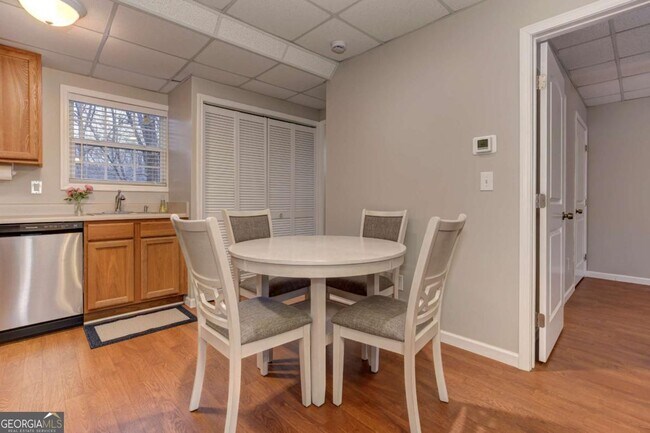 Building Photo - 2535 Hickory Rd