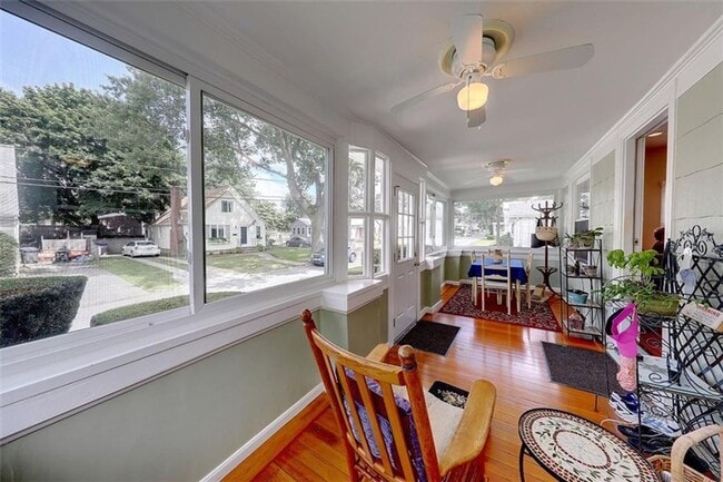Building Photo - Providence/Elmhurst – Gorgeous Single Fami...