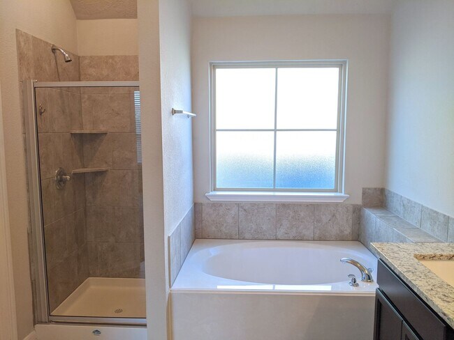 Building Photo - Available August 2026! Beautiful Home in Bryan!