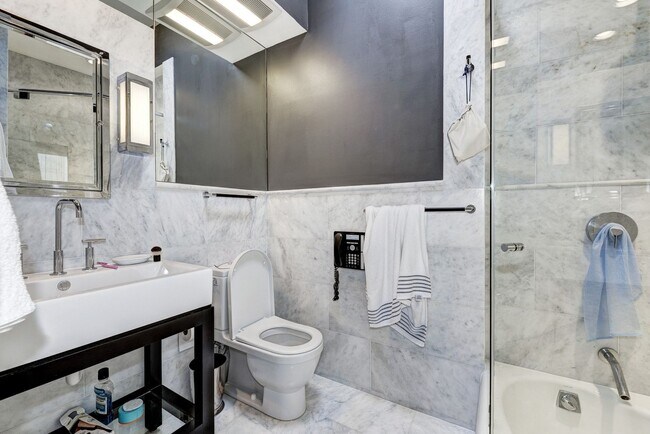 Building Photo - Renovated Contemporary - Available FURNISHED or unfurnished RENTAL