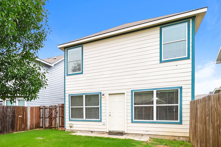 Building Photo - 10628 Wild Oak Dr