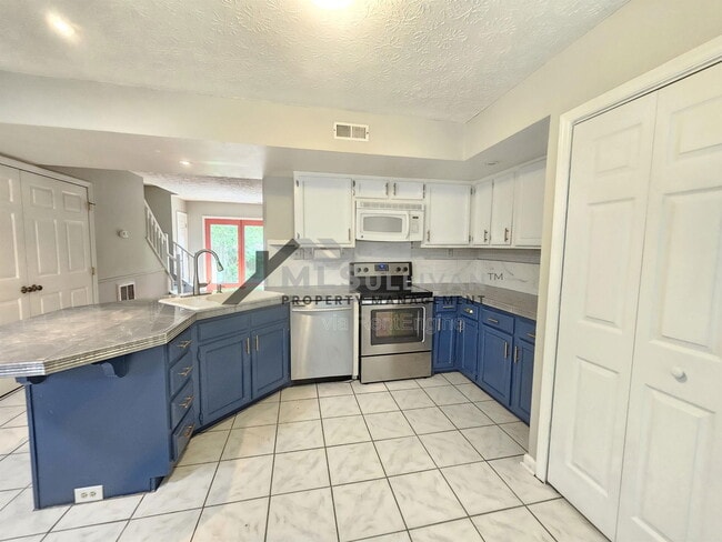Building Photo - 8184 McGuire Dr