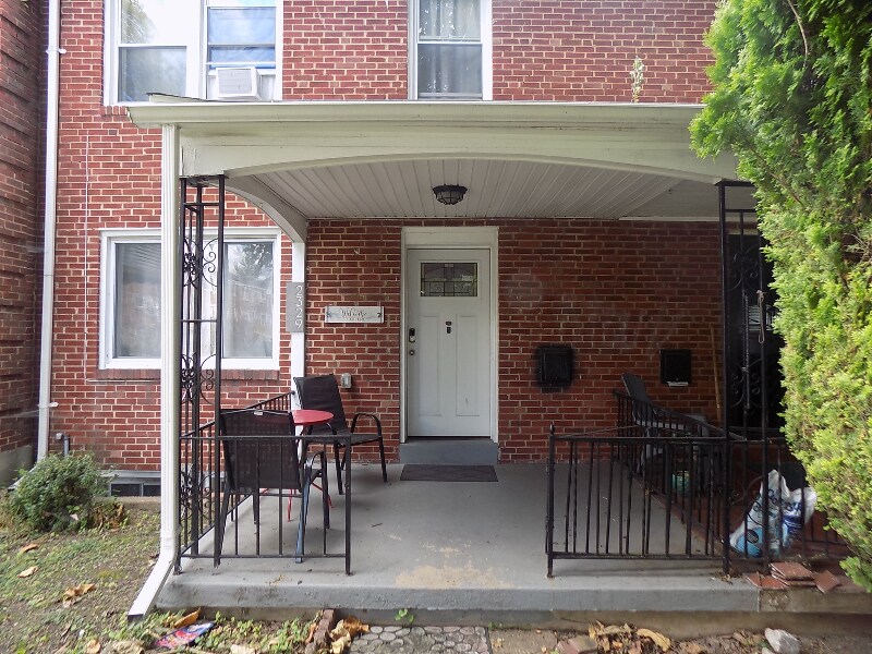 Building Photo - 2329 Ashburton St