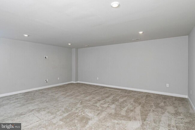 Building Photo - 2410 Lenox Dr