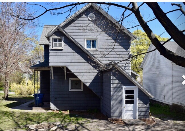 Building Photo - 361 3rd St