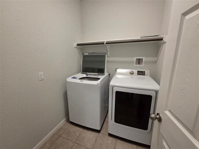 Building Photo - 129 Walkup Ln