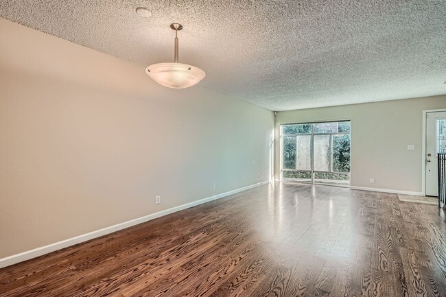 Building Photo - 4452 W Pondview Dr