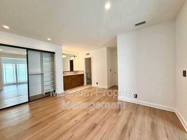 Building Photo - 24302 Ponchartrain Ln