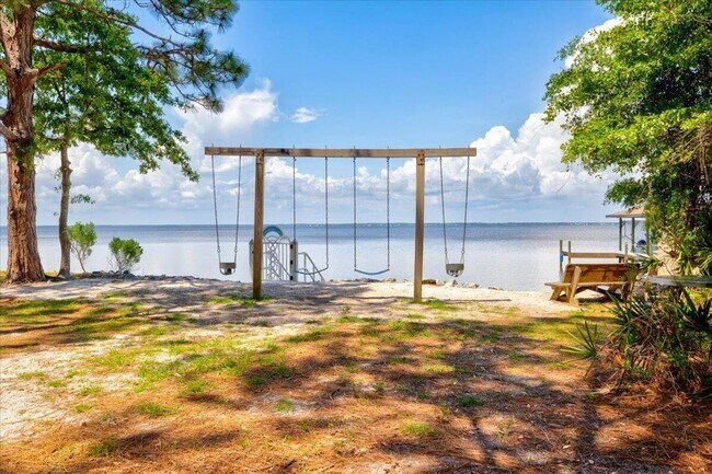 Building Photo - Stunning 5 bedroom home in Santa Rosa Beach!