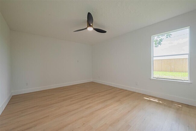 Building Photo - 1306 Briarmead Dr