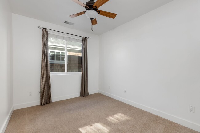 Building Photo - 3-bedroom 3.5 Coronado Village home near schools