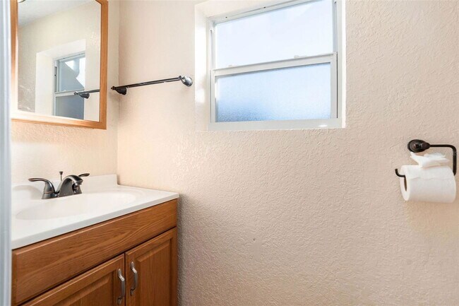 Building Photo - 7321 Parrot Dr