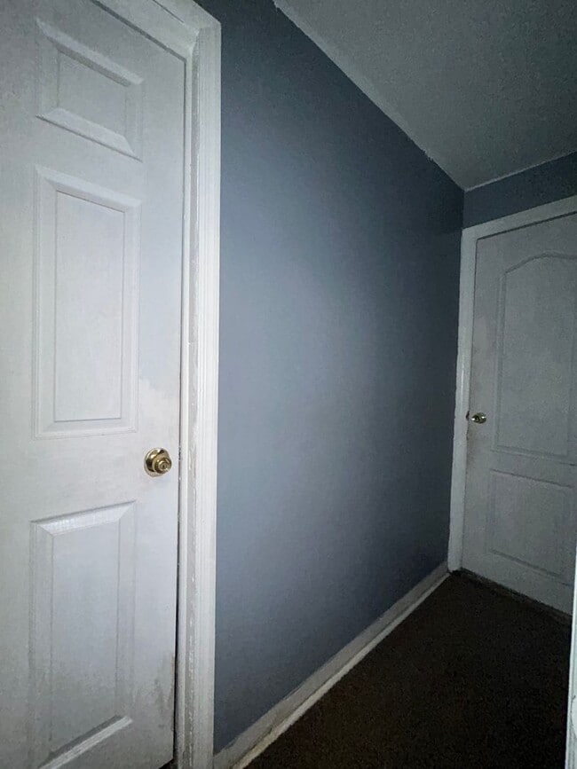 Building Photo - 2 bed freshly updated