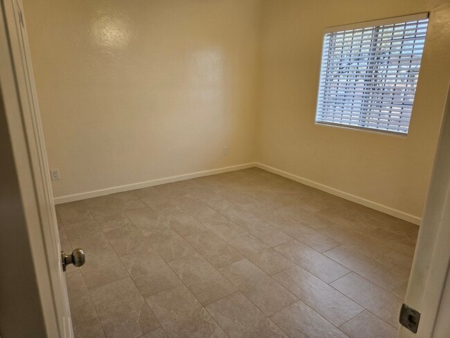 Building Photo - 4445 S Kostka Ave