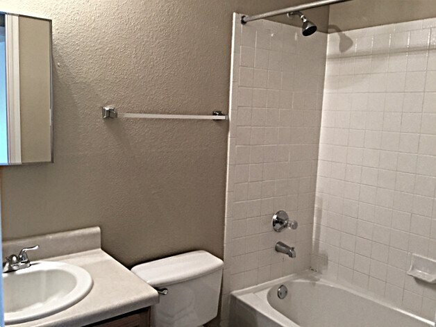 Building Photo - 2947 Donnell Dr