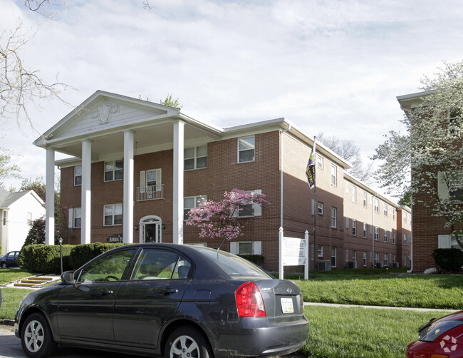 Building Photo - Hardin Plaza Apartments