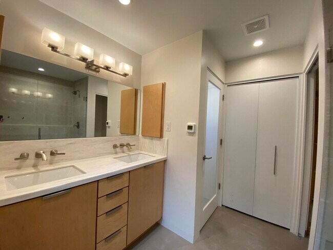 Building Photo - 4614 Idlewilde Ln SE