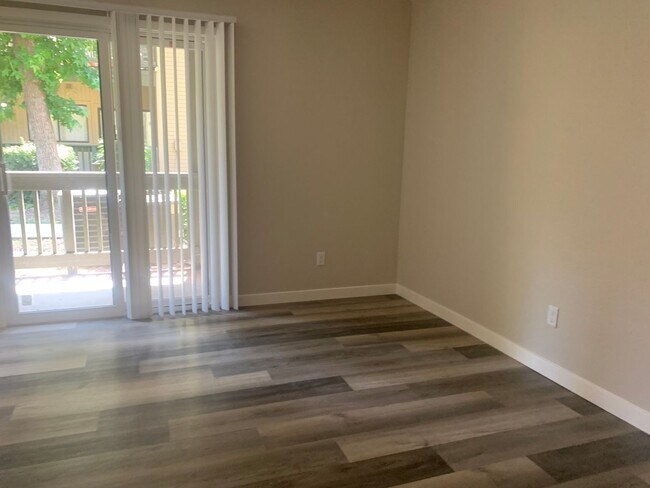 Building Photo - Downstairs 2 bed 2 bath brand new condo wi...
