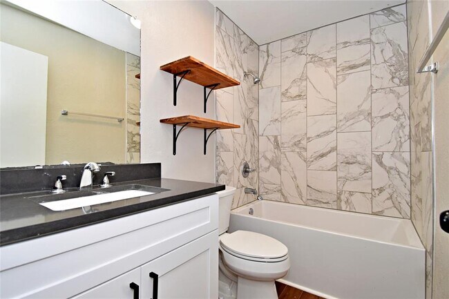 Building Photo - 4411 Whispering Valley Dr