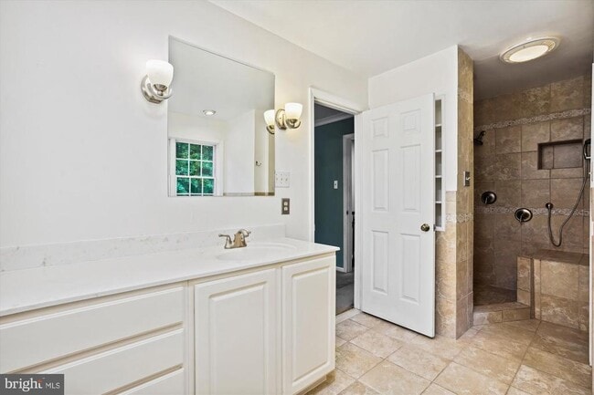 Building Photo - 6603 Tina Ln