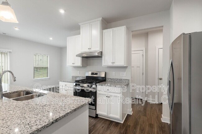 Building Photo - 3301 Somerset Ln