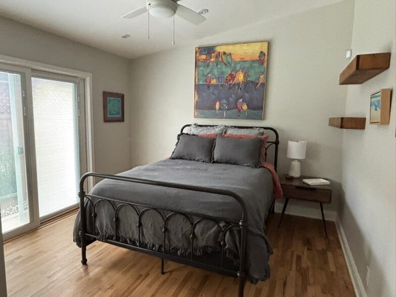 Primary Bedroom (Queen) - 4710 Jewel St