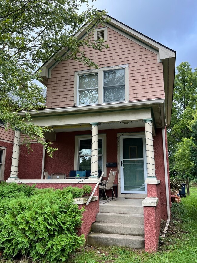 Building Photo - 607 Fountain St