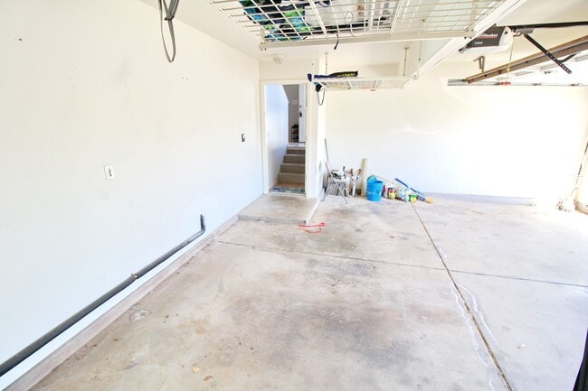 Building Photo - 674 Malimali St